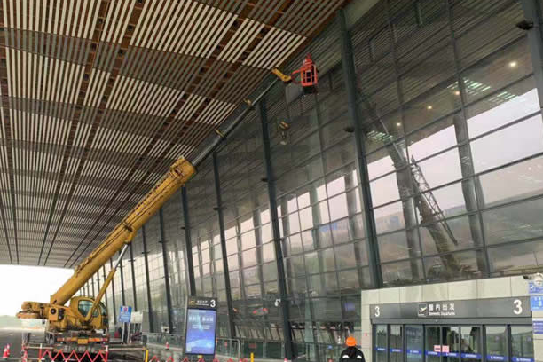 津南玻璃幕墙维护和保养